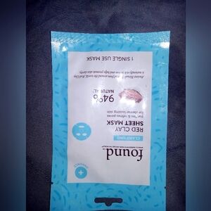 A cleaning face mask